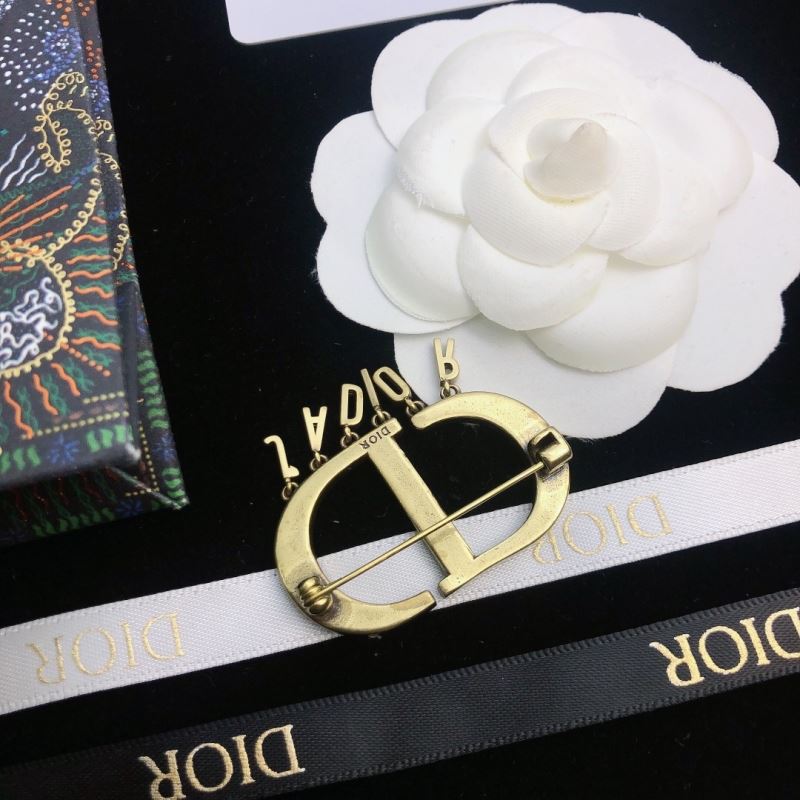 chr1st1an D10r brooches